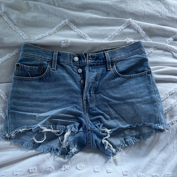 Levi’s denim shorts - Picture 2 of 2